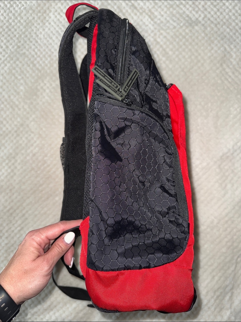 🎒 Under Armour Red & Black Backpack - Picture 6 of 12